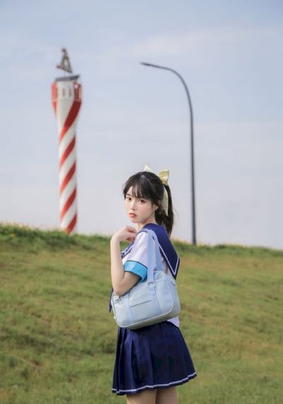 美女脱内衣吃奶网站免费看_720高清免费观看