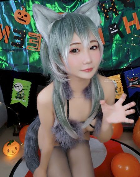 我和爸爸妈妈一起吃饭_4K高清视频播放