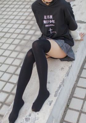 夫妻俩睡觉各睡一边正常吗_BD英语HD高清在线观看